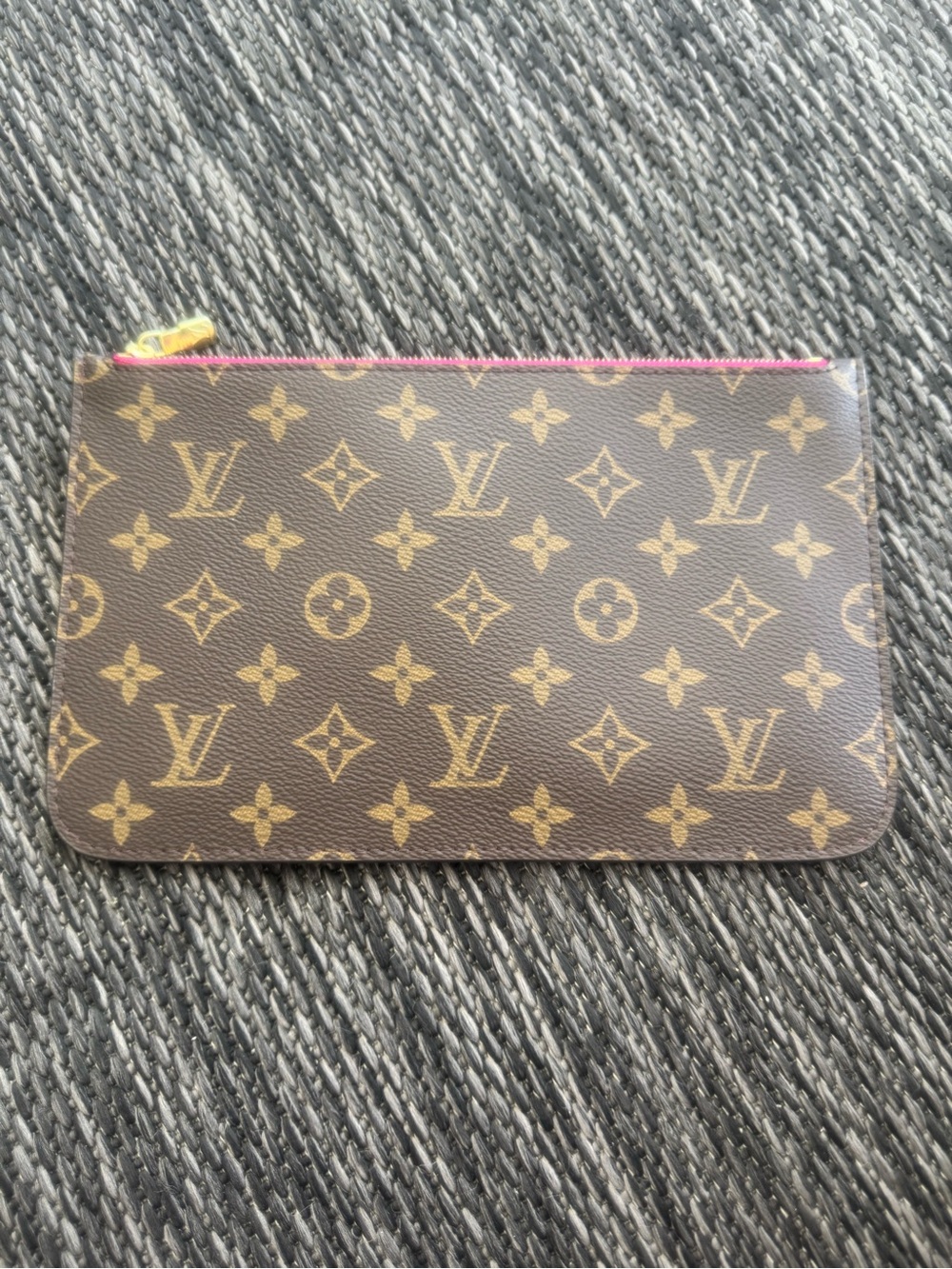 Louis Vuitton Pouch Neverfull MM Pink Authentic New LV Pochette Clutch